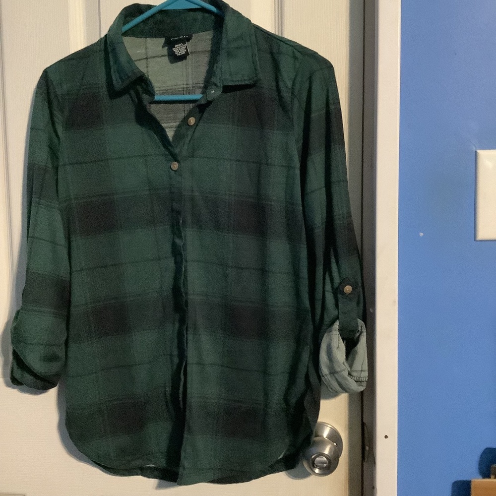 Women’s Rue21 Green & black Plaid long sleeved shirt Size S